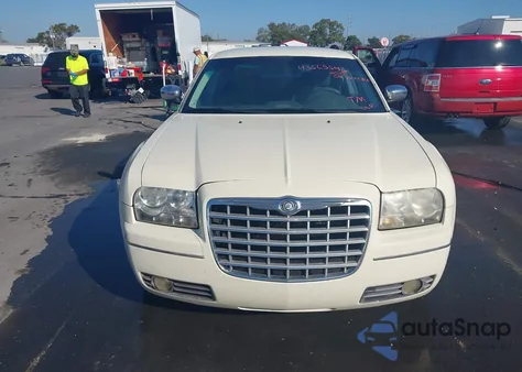 2010 Chrysler 300 Touring z USA, uszkodzony, nr VIN 2C3CA4CD5AH329357